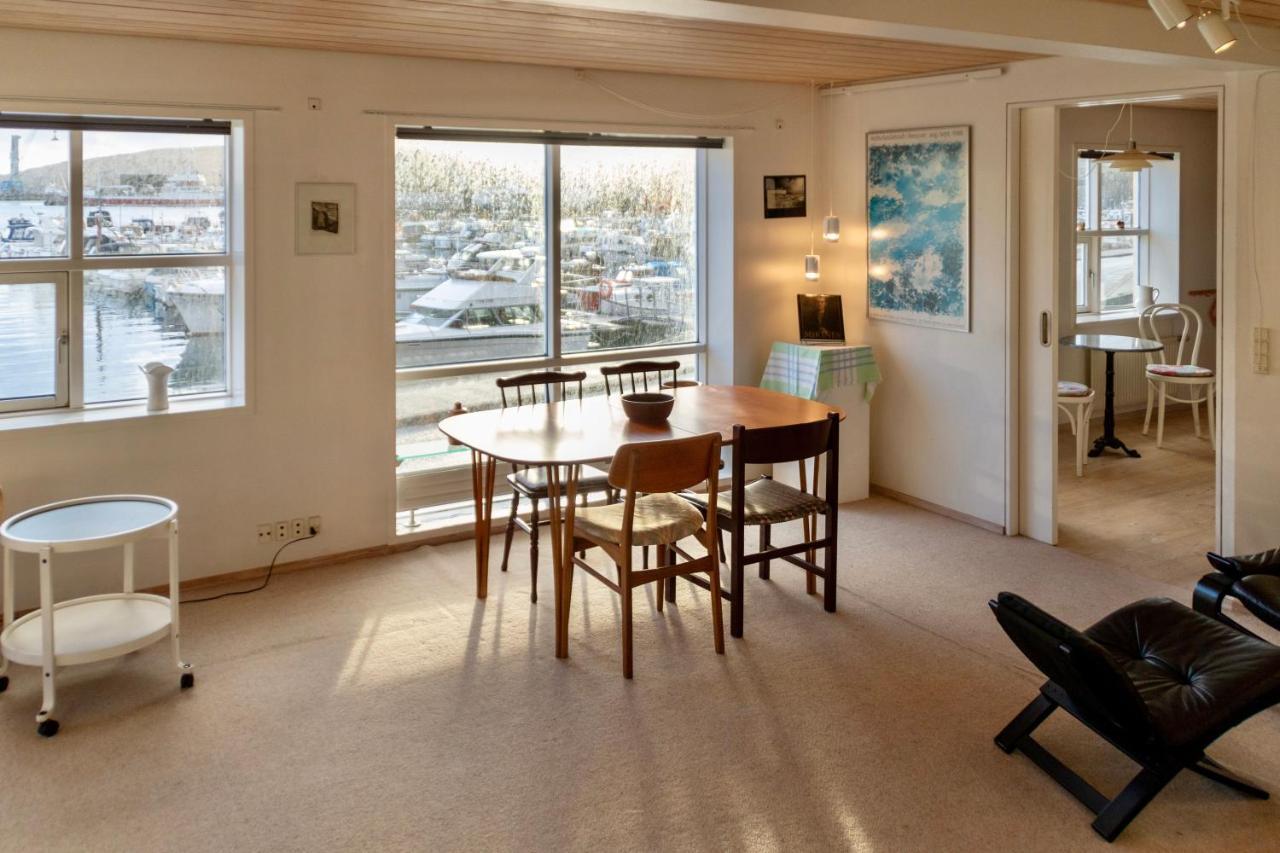 Guesthouse At The Boat Harbour 토르스하운 외부 사진